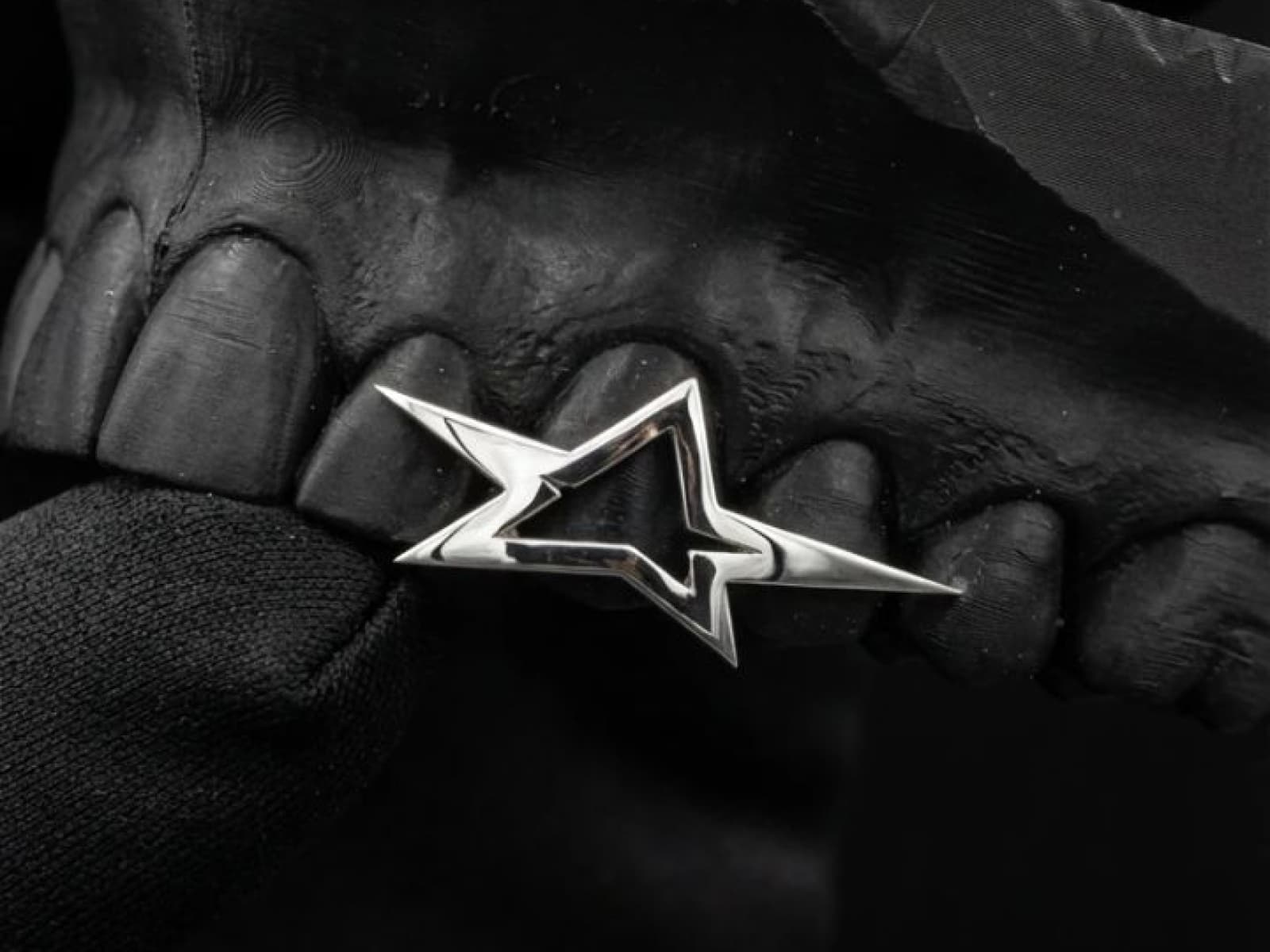 Sharp star, three caps